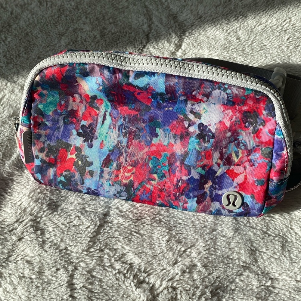 Lululemon 1L Everywhere Belt Bag Flower Glide Multi/Vapor NWOT